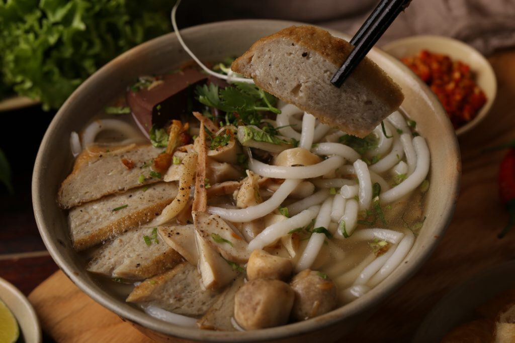 Danh sách những quán bánh canh ngon được đánh giá cao từ dân địa phương tại Nha Trang Co Gi Hap Dan Trong To Banh Canh Cha Ca Nha Trang 1623777220 1024x683